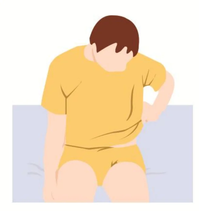 옷을 몸 아래로 끌어내려 다 입은 모습